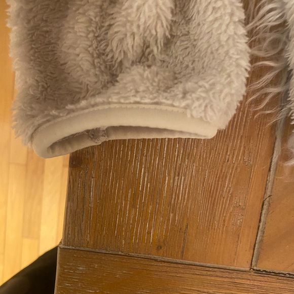 EUC 9/10 Uniqlo men’s Sherpa zip up jacket in Size S!!! - Picture 4 of 8